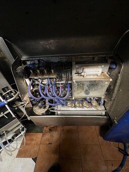 Dojící automat Delaval VMS - 4