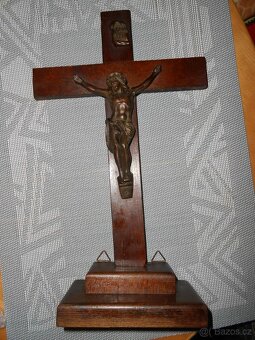 Dřevěný JEŽÍŠ 33,5cm + stolní křížek 8,5cm - cena celkem - 4