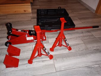 POJÍZDNÝ ZVEDÁK - Nosnost 2t - 4