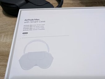 Sluchátka AirPods Max v barvě „Midnight“ s konektorem USB-C. - 4