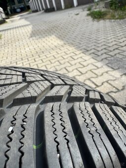 Pěkné zimní pneu Hankook 225/40R18 92V, rok 2022 - 4