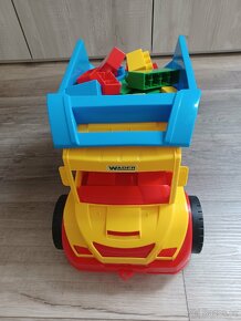 Auto s kostkami zn. WADER - 4