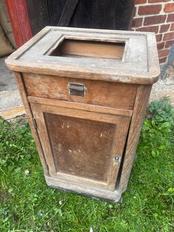 Historické noční stolky - 4