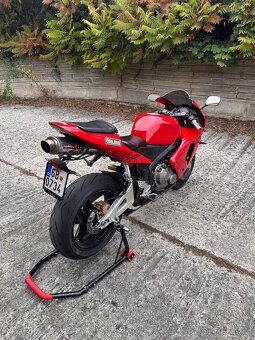 Honda CBR 600RR 2004 - 4