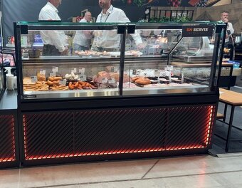 Chladící vitrína s hranatými skly 2,5m - 4