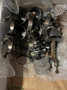 Hlava motoru V6 na konferencni stolek litina ( ford) - 4