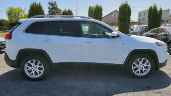 JEEP CHEROKEE 2016 3.2 V6 202kW LATITUDE,NAJETO 100 000KM - 4