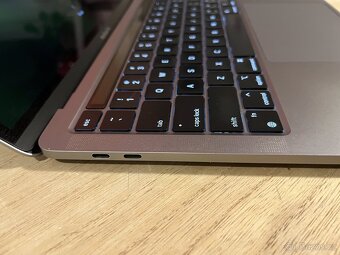 MacBook Pro 13" M1 US 2021 16GB RAM 256GB SSD Stříbrný - 4