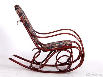 [ 4284 ] Houpací křeslo Thonet nové čalounění. - 4