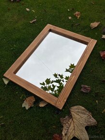 Zrcadlo v dřevěném rámu 50x70cm - světlý ořech - 4