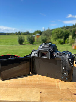 Fotoaparát: Canon EOS 250D - 4