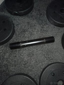 Činky 15+15kg a nastavitelná posilovací lavice. - 4