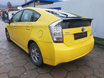 Toyota Prius - 4
