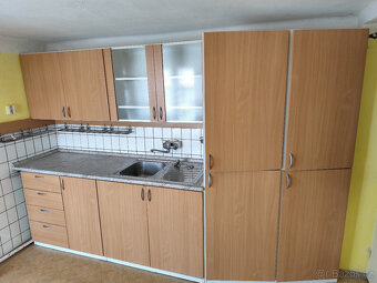 prodej 1/2 Domu + velká zahrada a garáž  k tomu. - 4