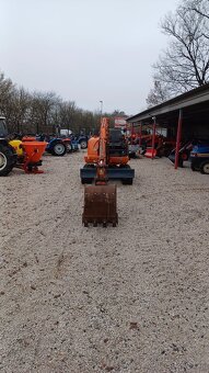 Minibagr Hitachi EX30 - 4