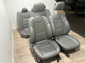 /// Sedačky Mercedes Benz W204 Sedan /// - 4