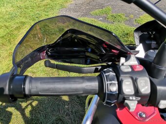 Černé zvýšení blástrů BMW - 4