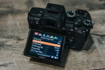 Sony a7RIV - kompletní balení - 4