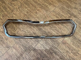 Originální rámeček přední masky Škoda Octavia 4 - 4