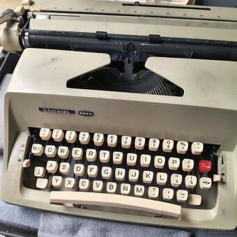 Psací stroj Consul - 4