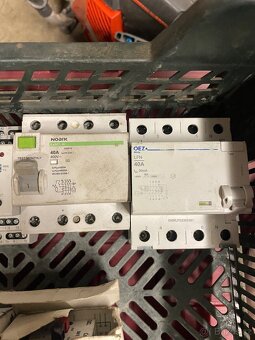 Zbytky jisticu a jineho elektra - 4