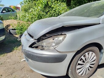 Havarovaný Peugeot 307 - 4