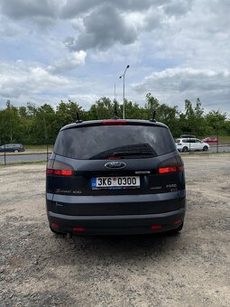 Ford S-MAX 2.0 TDCi 103 kW, 7 míst, výborný stav - 4
