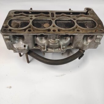 Fiat 850 první model hlava motoru s vahadly - 4
