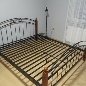 Kovová postel - 4