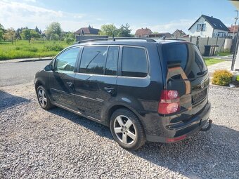 Volkswagen Touran 2.0 tdi, 103 kW, United, servis VW - 4