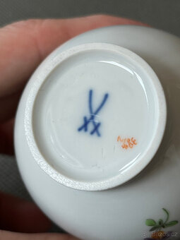Míšeň Meissen Malá buclatá porcelánová váza 8.5 cm - 4