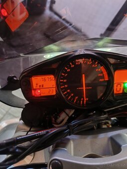 Suzuki GSR 600 yoshimura - 4