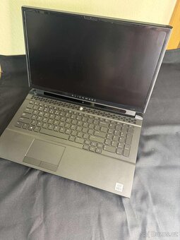 Dell Alienware Area-51m - 4