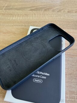 Originální kryt Apple iPhone 15 Pro Max - silikonový, černý - 4