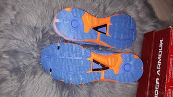 Under Armour 44,5 EUR nové, nepoužité s BLUETOOTH - 4