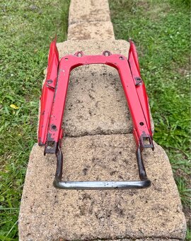 ČZ 125 175 250 sport - podsedlový rámeček - 4