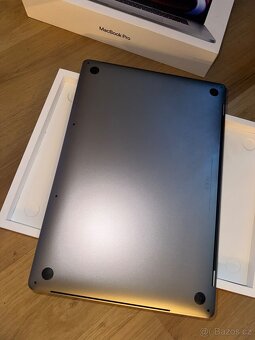 MacBook Pro 16" (2019) – Intel i9, 16 GB RAM, Touch Bar - 4