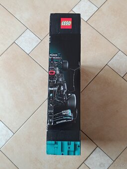 LEGO Technic 42171 Mercedes - 4