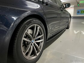 Podprahové lišty na BMW 5 - G30/G31 - černý lesk - 4