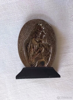 Panna Maria Pomocná - plaketka ve stojánku, sklo, kov - 4