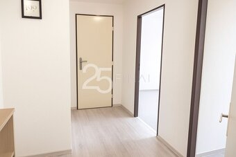 Pronájem udržovaného bytu 2+kk s balkonem a výtahem, tř. T. - 4