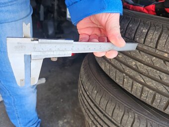 185/60R15 - 4