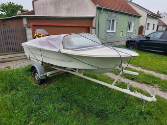 motorový člun + vozík za auto - 4
