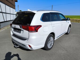 Mitsubishi Outlander 2.4 PLUG-IN HYBRID 4WD Basis Spirit2020 - 4