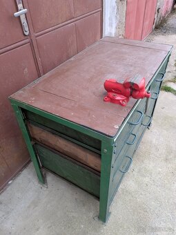 Pracovní dílenský stůl se svěrákem York - 4