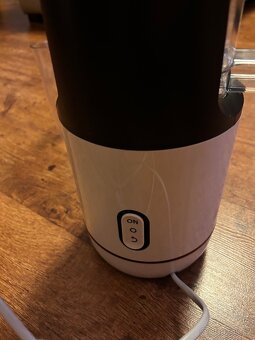 Odšťavňovač Bosch MESM500W bilý - 4