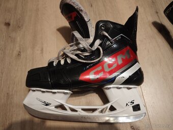Brusle CCM JETSPEED FT670 SR vel.43,5 - 4