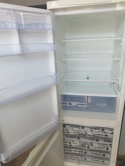 Velká lednice s mrazákem - 4