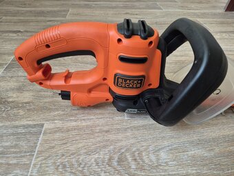 Elektrické nůžky na živý plot Black Decker (V ZÁRUCE) - 4