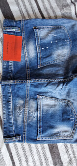 DSQUARED2 (52-36). - 4